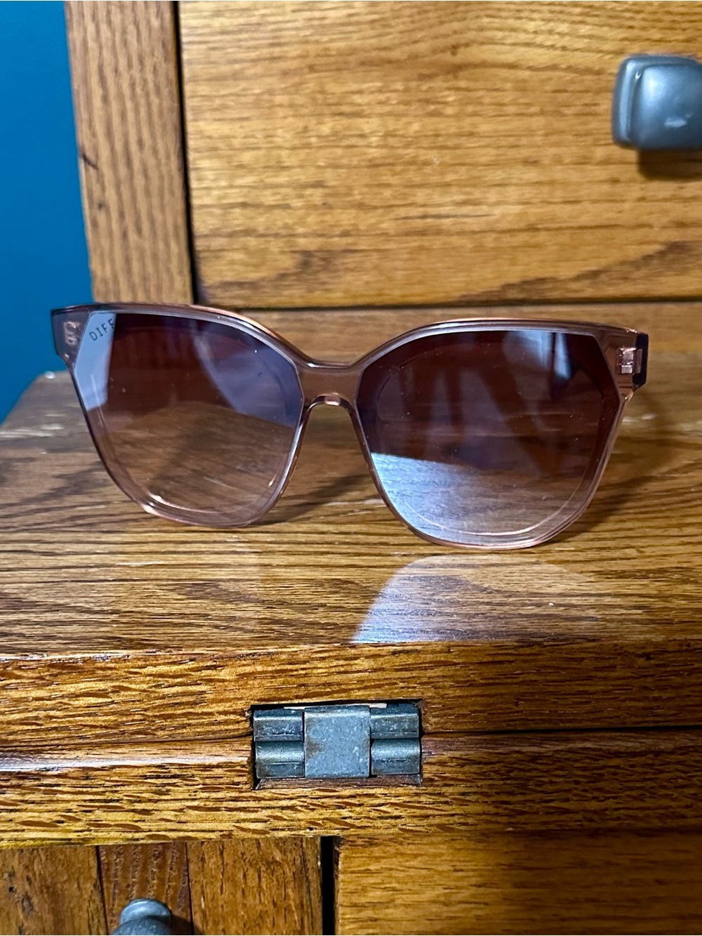 Diff Eyewear Translucent Pink Cat-Eye Sunglasses